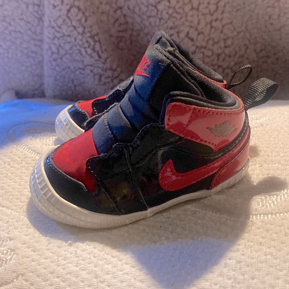 Jordan 1 crib bootie “patent bred”